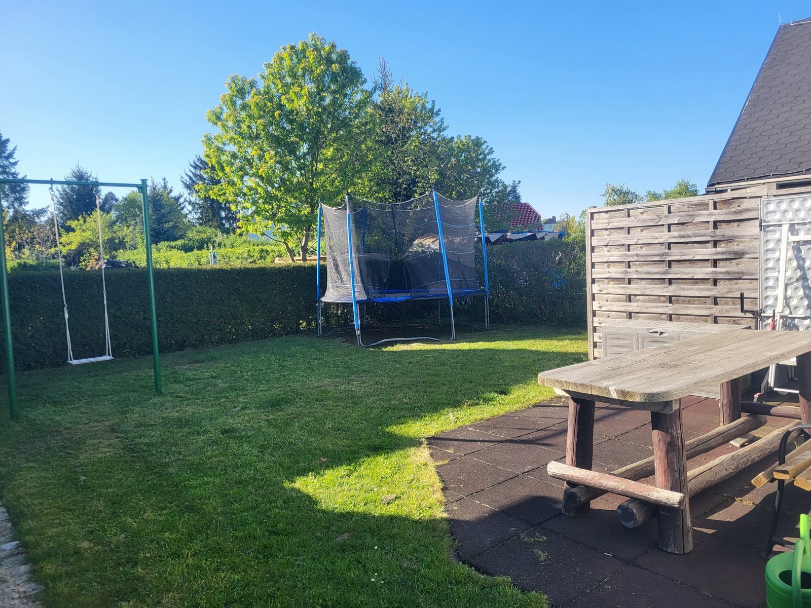 Garten mit Trampolin